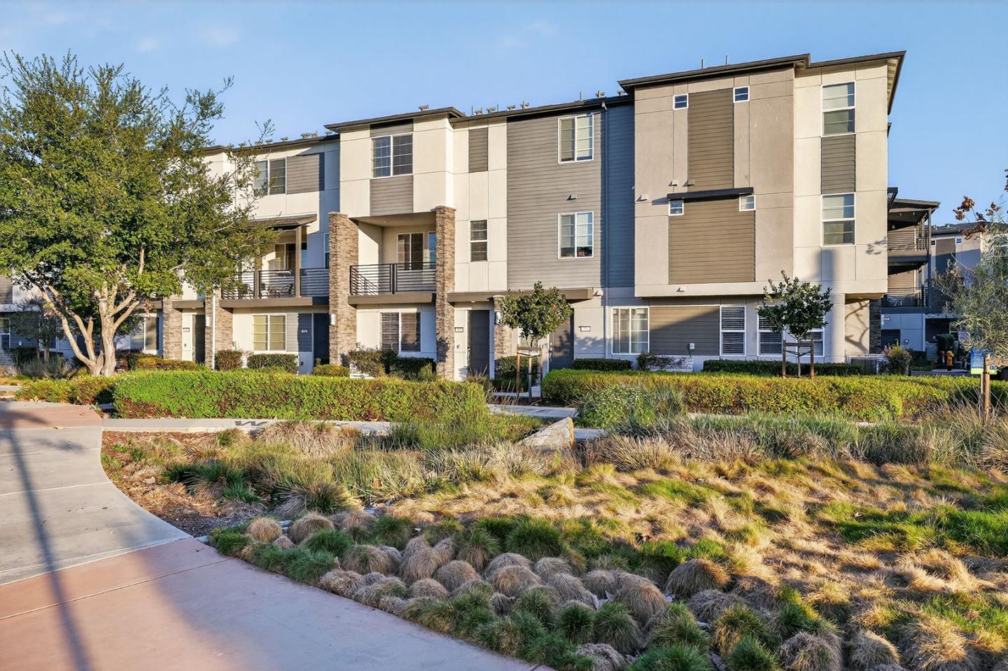 Detail Gallery Image 10 of 37 For 392 Line St, Hayward,  CA 94544 - 4 Beds | 3/1 Baths