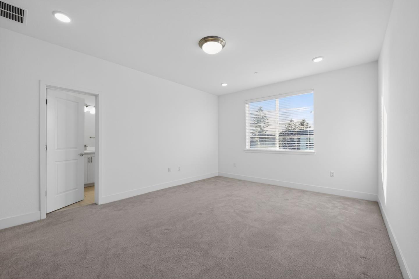 Detail Gallery Image 16 of 37 For 392 Line St, Hayward,  CA 94544 - 4 Beds | 3/1 Baths