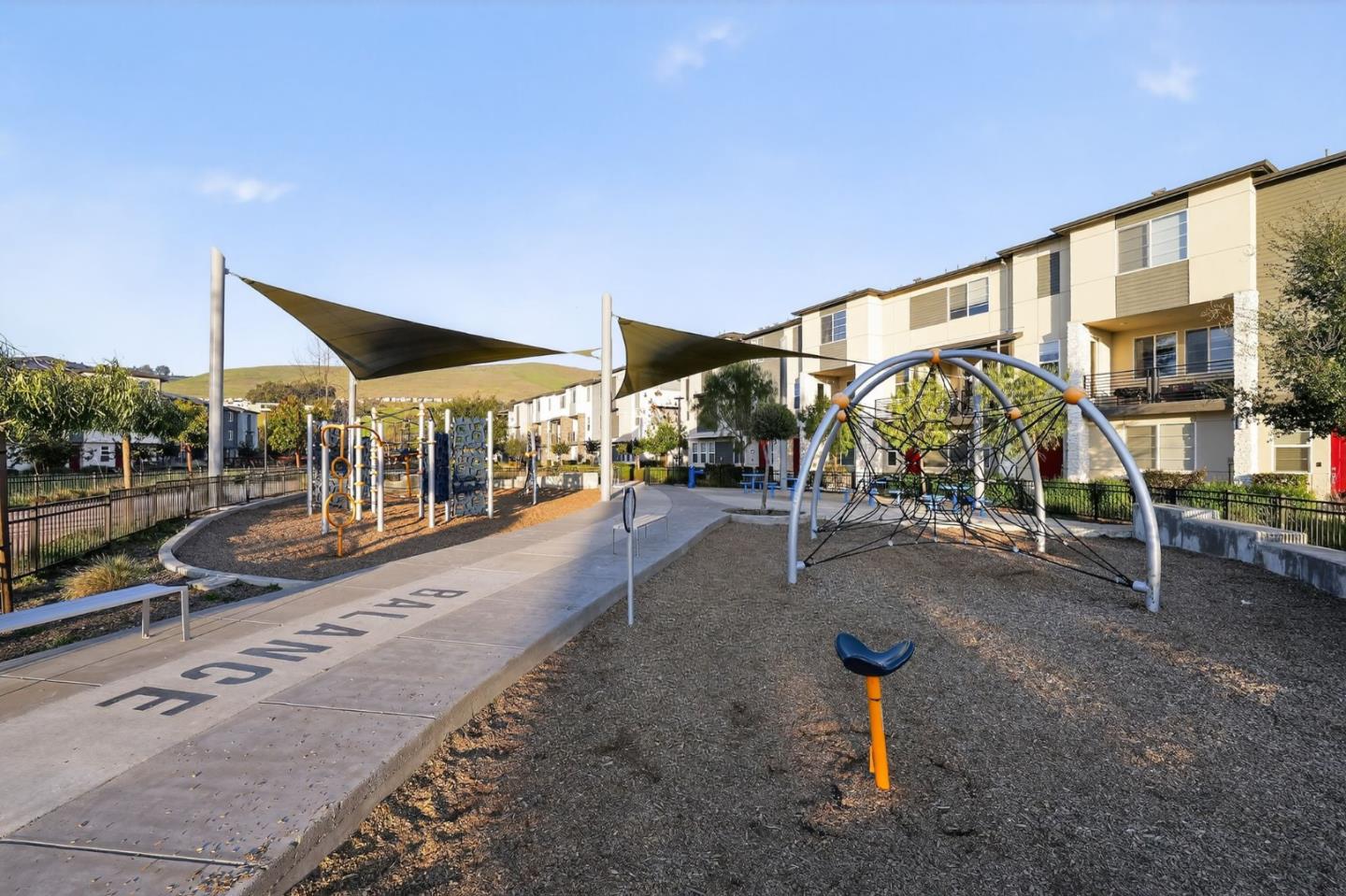 Detail Gallery Image 4 of 37 For 392 Line St, Hayward,  CA 94544 - 4 Beds | 3/1 Baths