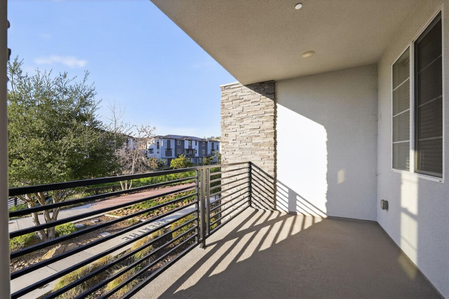 Detail Gallery Image 6 of 37 For 392 Line St, Hayward,  CA 94544 - 4 Beds | 3/1 Baths