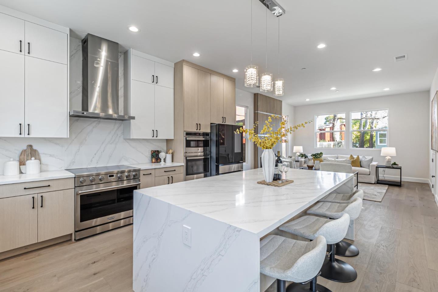 Detail Gallery Image 2 of 44 For 304-308 Redwood Ave, Redwood City,  CA 94061 - 7 Beds | 5/1 Baths