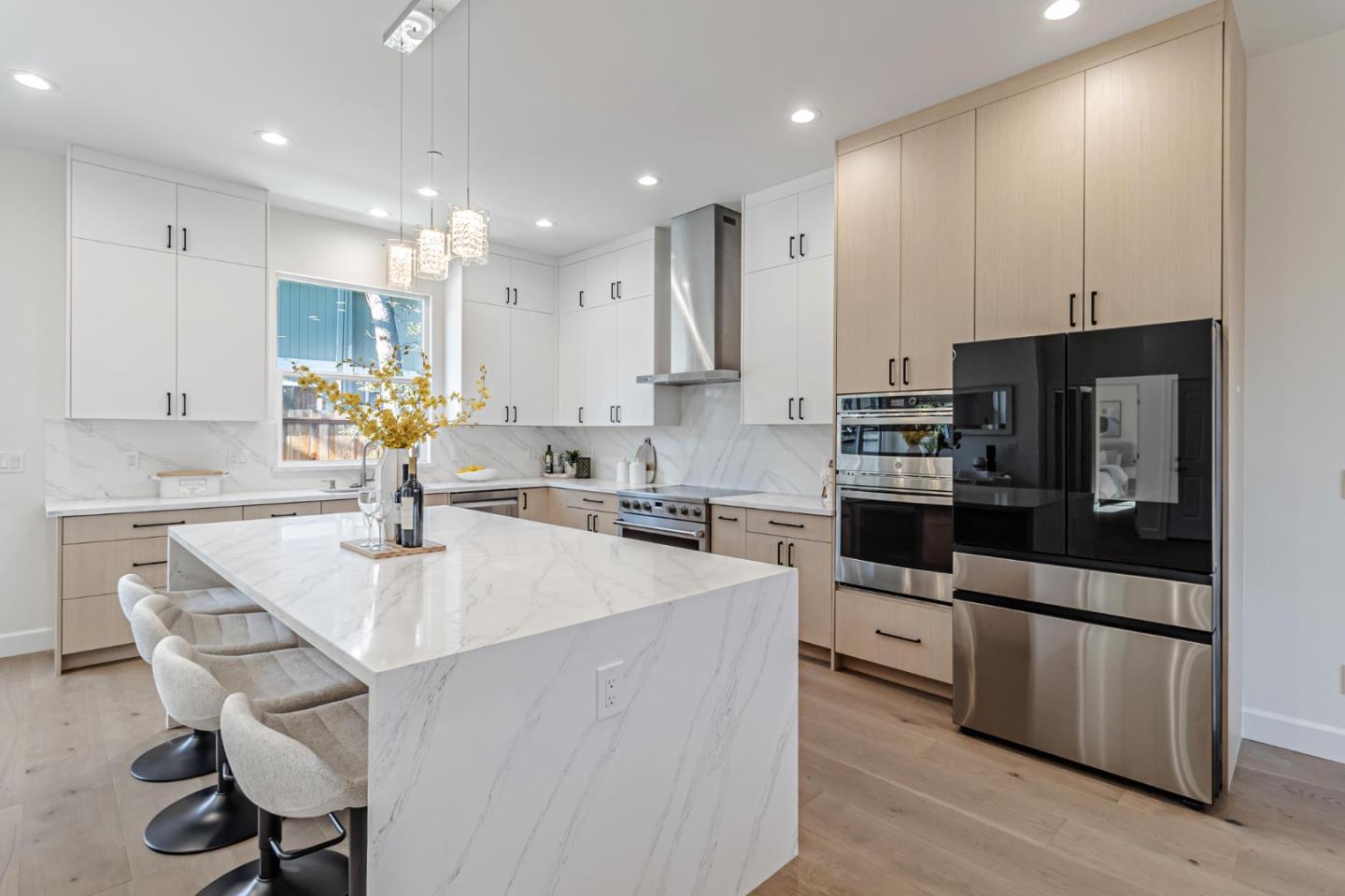 Detail Gallery Image 3 of 44 For 304-308 Redwood Ave, Redwood City,  CA 94061 - 7 Beds | 5/1 Baths