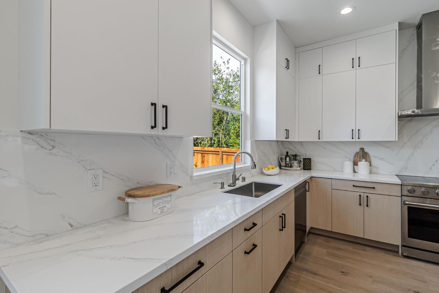 Detail Gallery Image 5 of 44 For 304-308 Redwood Ave, Redwood City,  CA 94061 - 7 Beds | 5/1 Baths