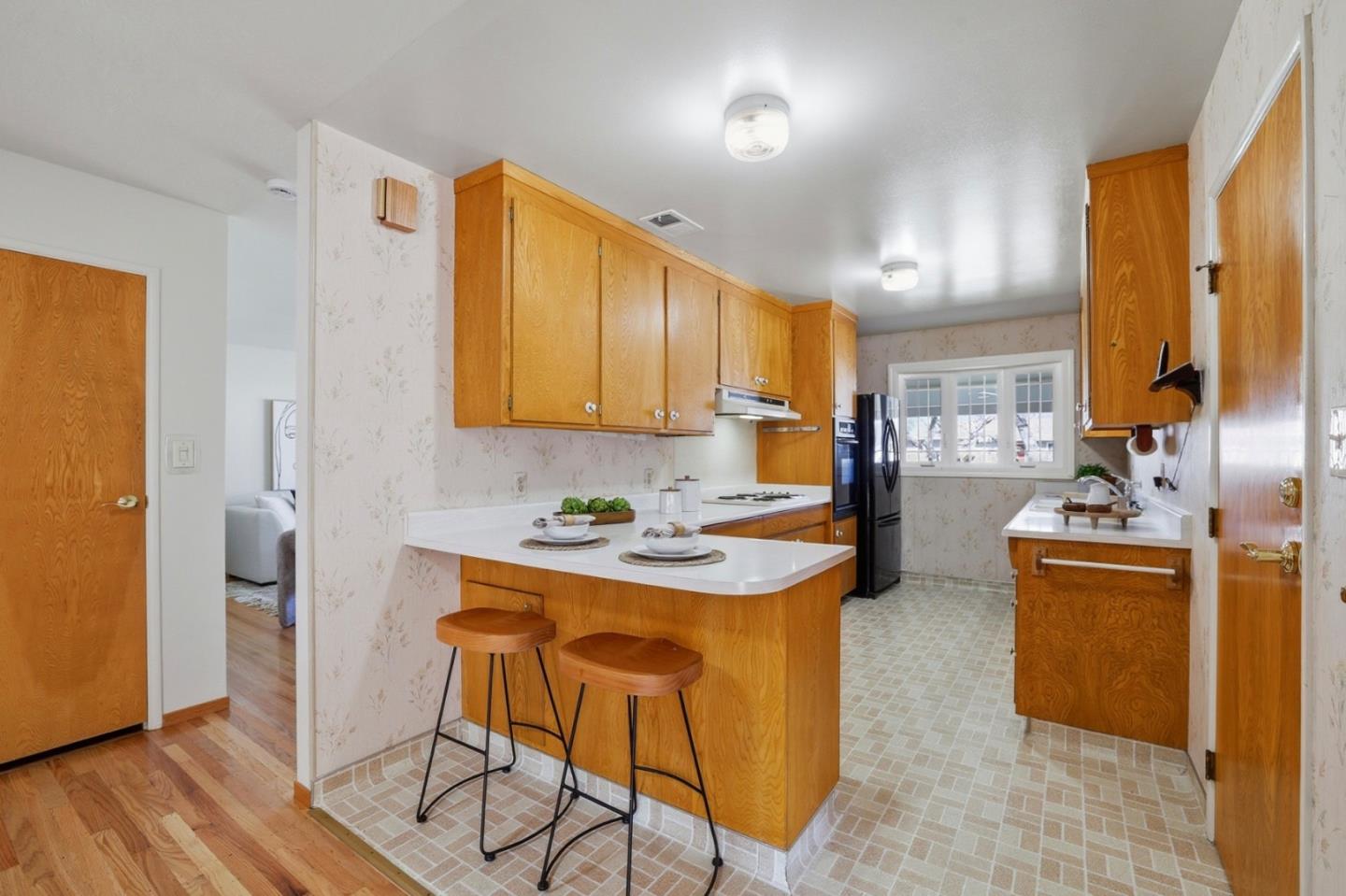 Detail Gallery Image 5 of 28 For 4792 Englewood Dr, San Jose,  CA 95129 - 4 Beds | 3 Baths