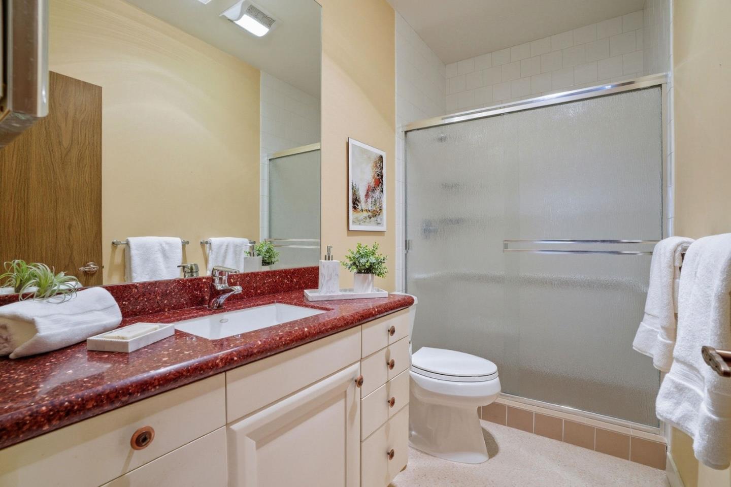 Detail Gallery Image 21 of 30 For 525 Almer Rd #106,  Burlingame,  CA 94010 - 2 Beds | 2 Baths