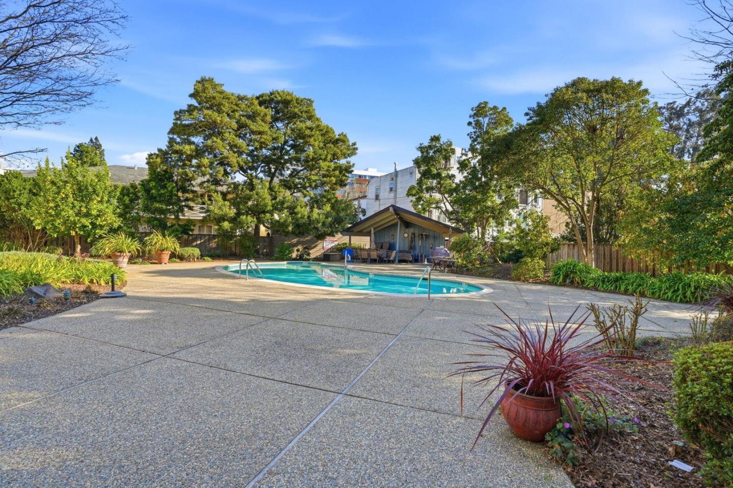 Detail Gallery Image 28 of 30 For 525 Almer Rd #106,  Burlingame,  CA 94010 - 2 Beds | 2 Baths