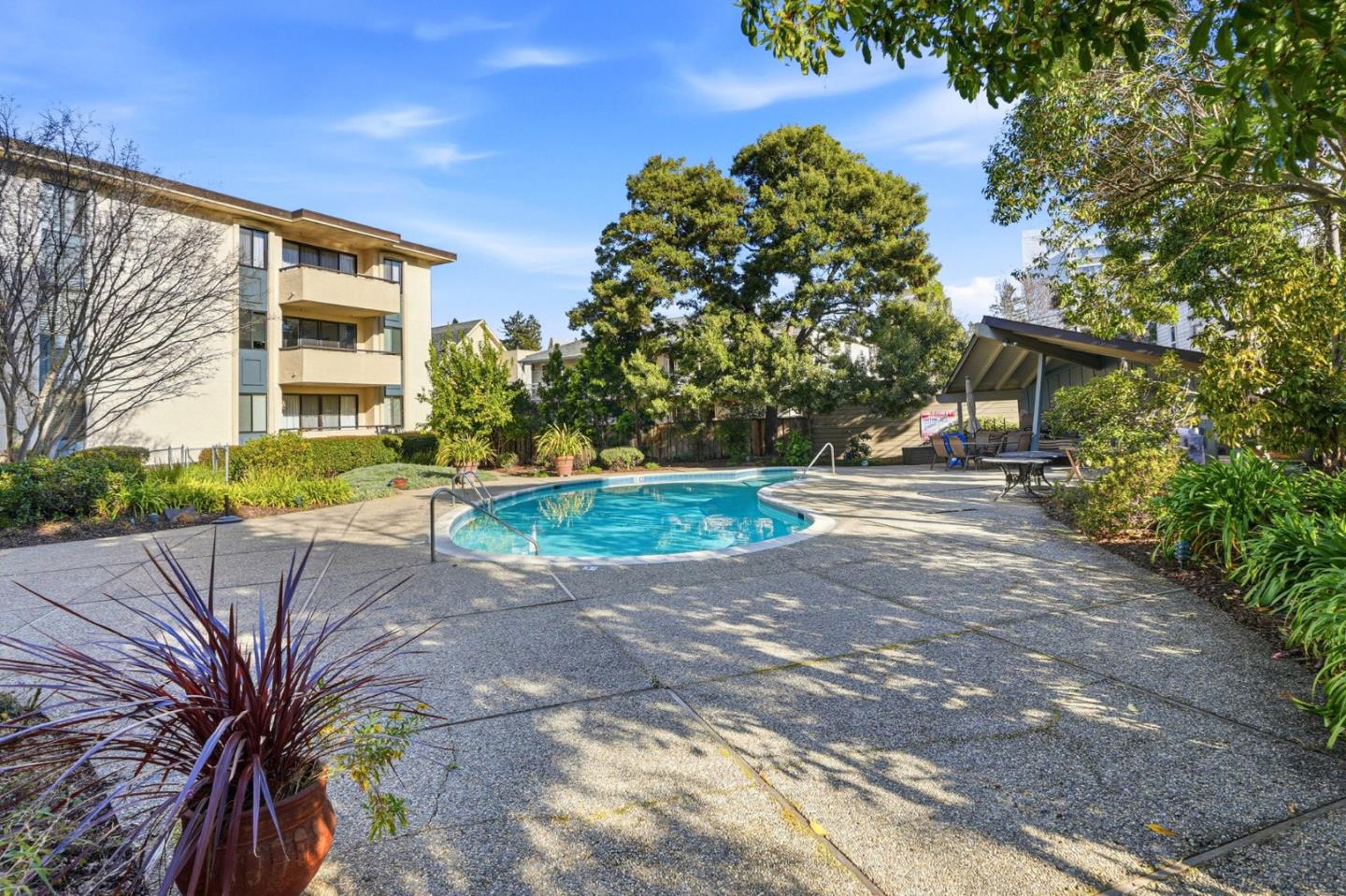 Detail Gallery Image 30 of 30 For 525 Almer Rd #106,  Burlingame,  CA 94010 - 2 Beds | 2 Baths