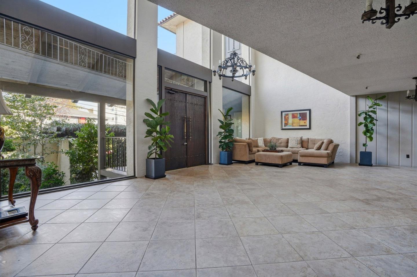 Detail Gallery Image 4 of 30 For 525 Almer Rd #106,  Burlingame,  CA 94010 - 2 Beds | 2 Baths