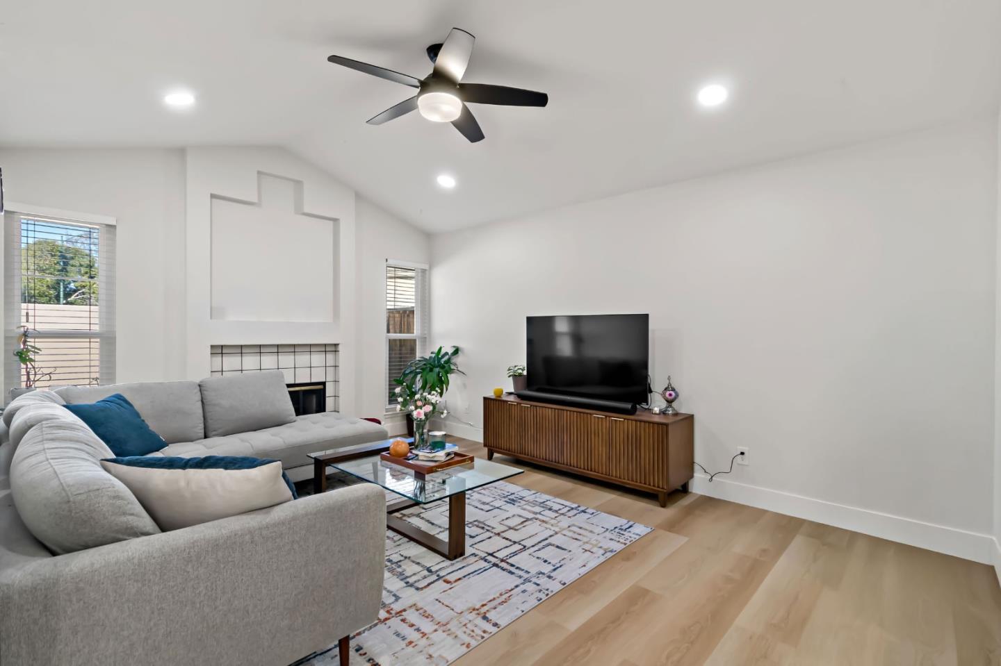 Detail Gallery Image 12 of 59 For 1315 Kelly Park Cir, Morgan Hill,  CA 95037 - 3 Beds | 2 Baths