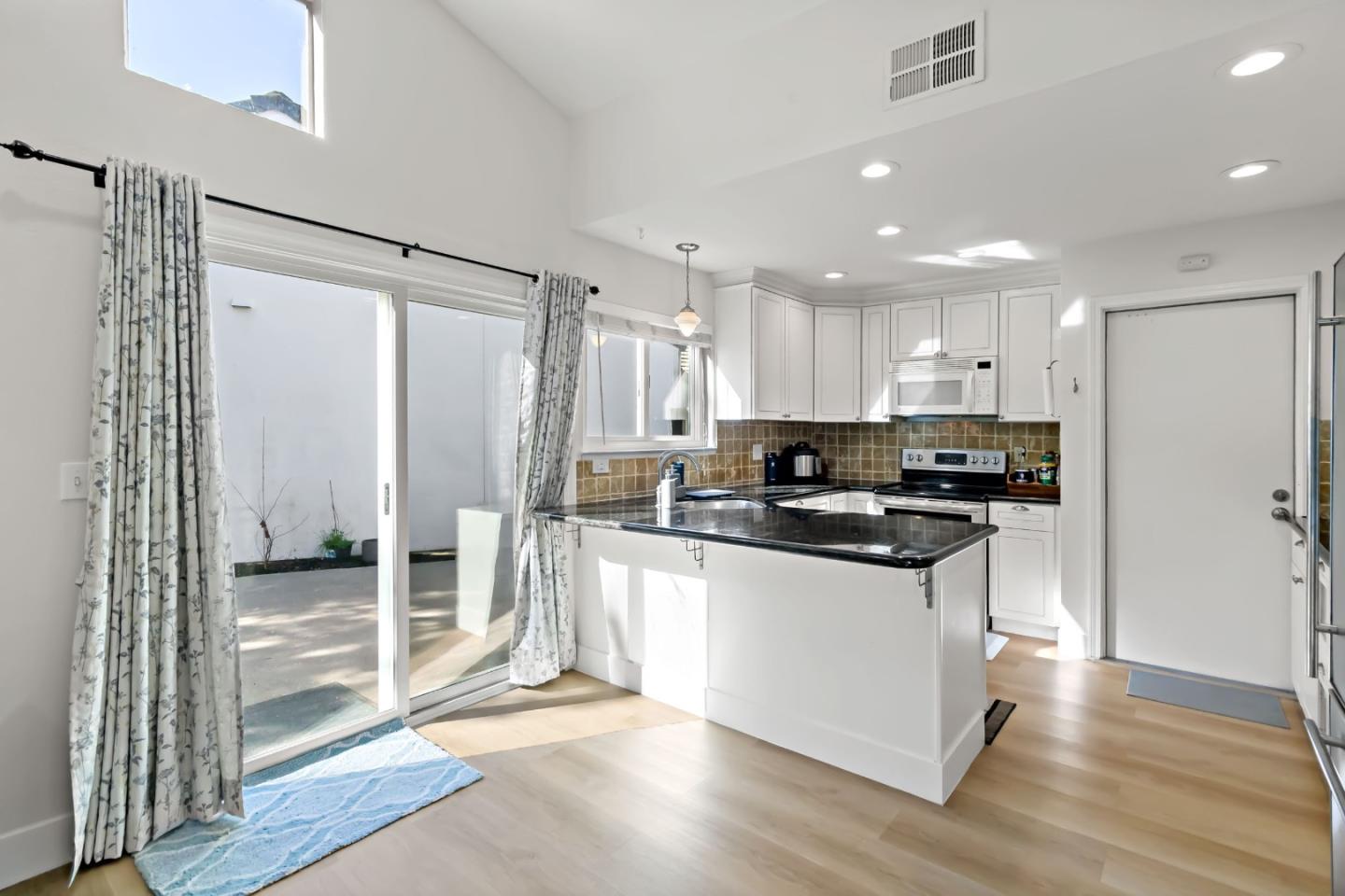 Detail Gallery Image 18 of 59 For 1315 Kelly Park Cir, Morgan Hill,  CA 95037 - 3 Beds | 2 Baths