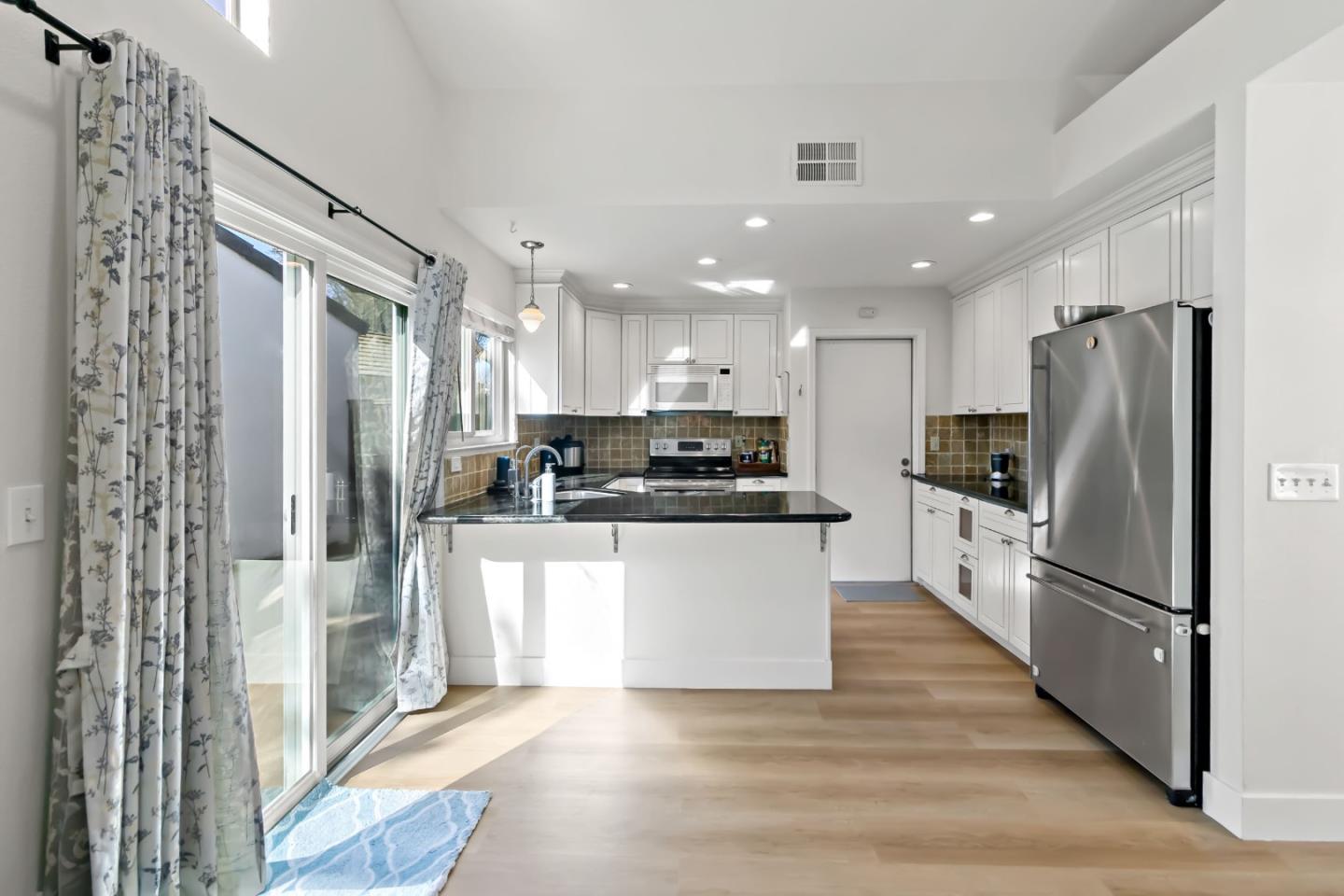 Detail Gallery Image 5 of 59 For 1315 Kelly Park Cir, Morgan Hill,  CA 95037 - 3 Beds | 2 Baths