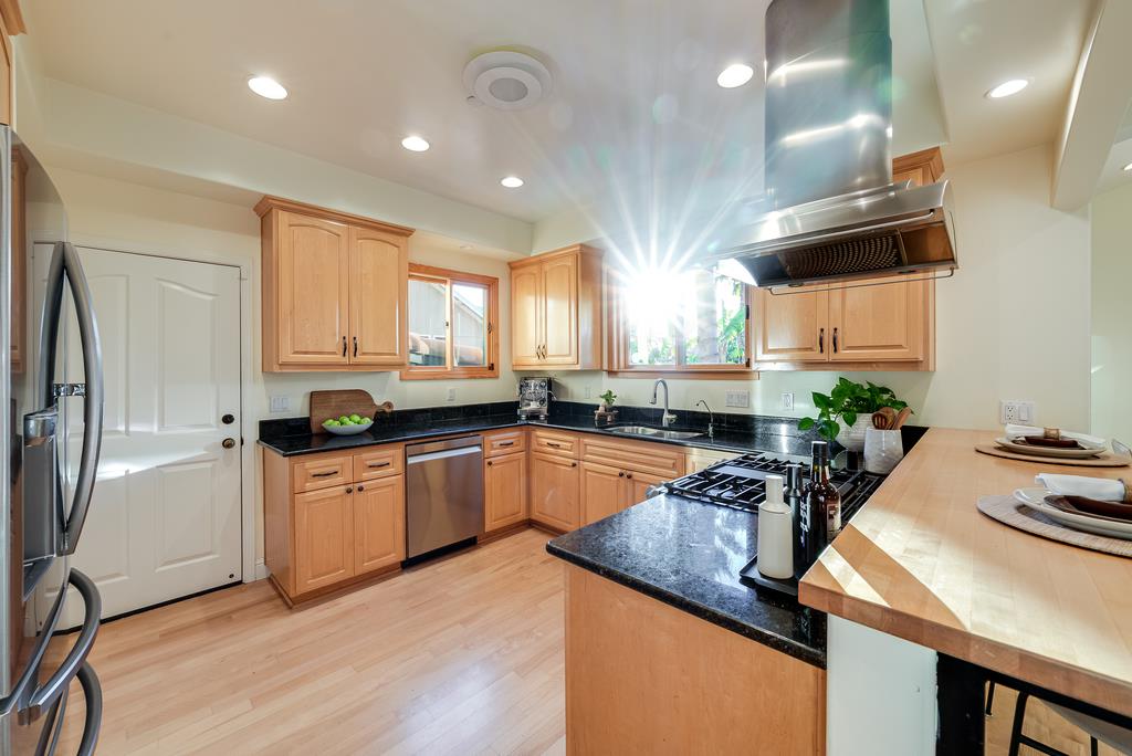 Detail Gallery Image 15 of 62 For 421 Centennial St, Santa Cruz,  CA 95060 - 3 Beds | 4 Baths