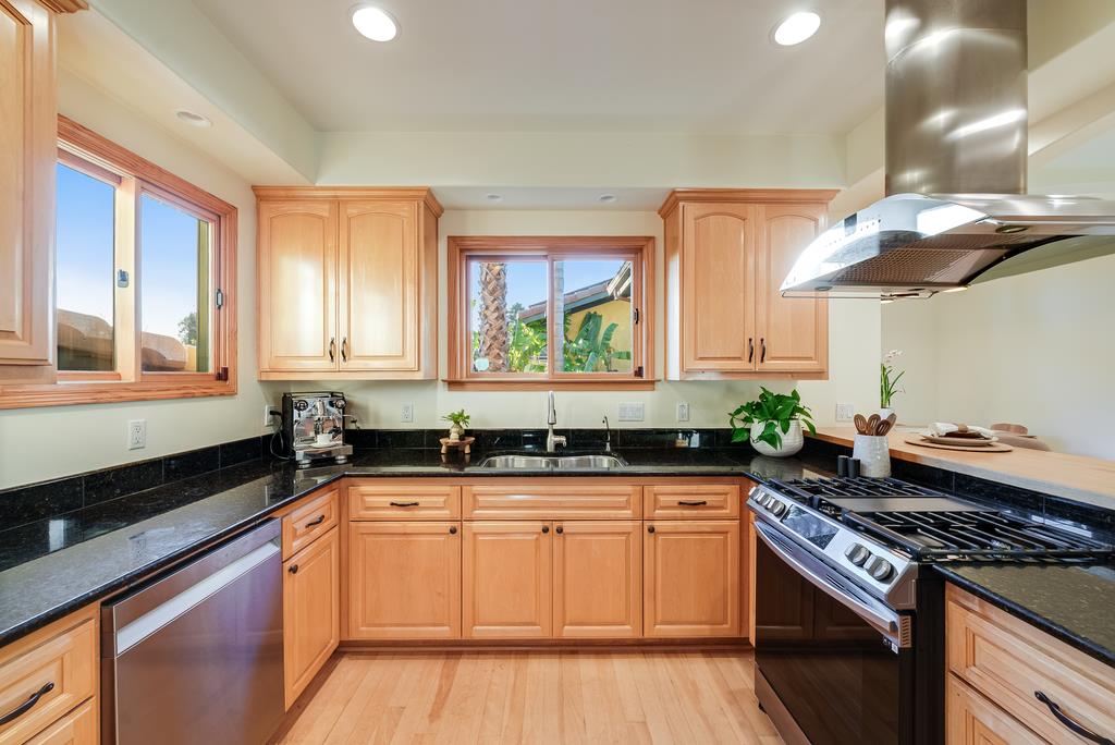 Detail Gallery Image 17 of 62 For 421 Centennial St, Santa Cruz,  CA 95060 - 3 Beds | 4 Baths