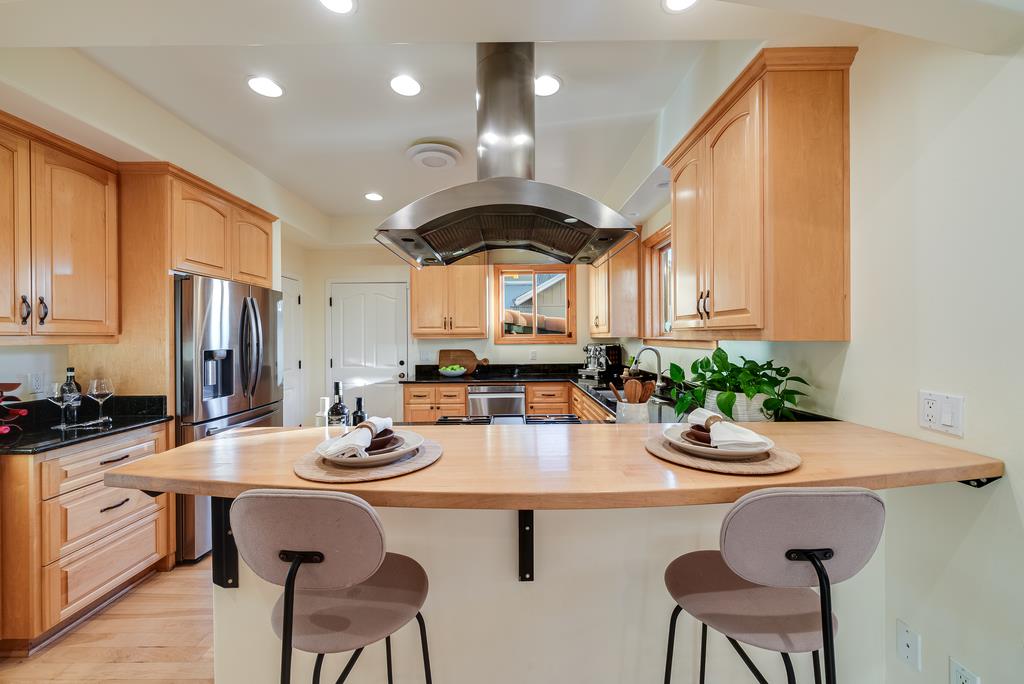 Detail Gallery Image 3 of 62 For 421 Centennial St, Santa Cruz,  CA 95060 - 3 Beds | 4 Baths