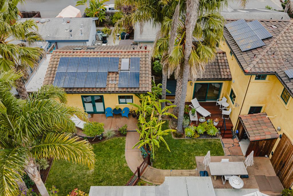 Detail Gallery Image 5 of 62 For 421 Centennial St, Santa Cruz,  CA 95060 - 3 Beds | 4 Baths