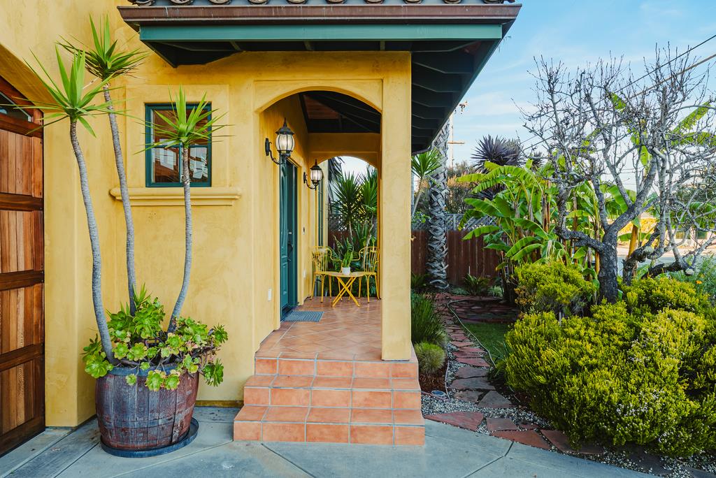 Detail Gallery Image 7 of 62 For 421 Centennial St, Santa Cruz,  CA 95060 - 3 Beds | 4 Baths