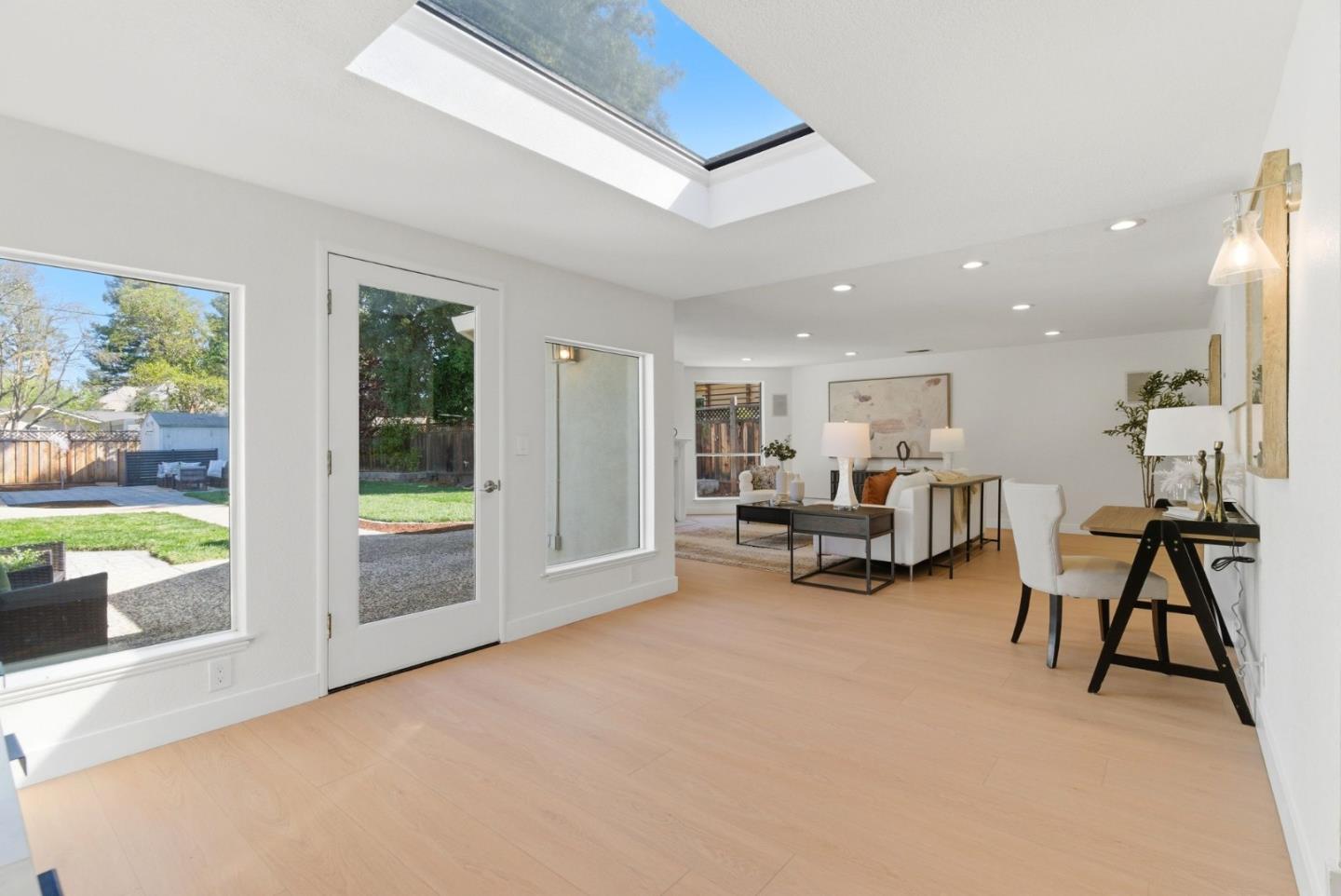 Detail Gallery Image 10 of 28 For 979 Stanley Ave, Los Altos,  CA 94024 - 3 Beds | 2/1 Baths