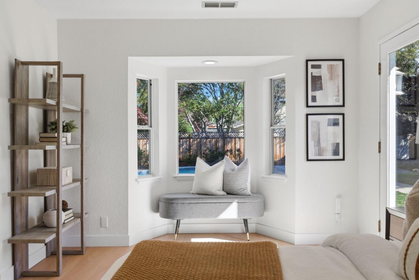 Detail Gallery Image 13 of 28 For 979 Stanley Ave, Los Altos,  CA 94024 - 3 Beds | 2/1 Baths