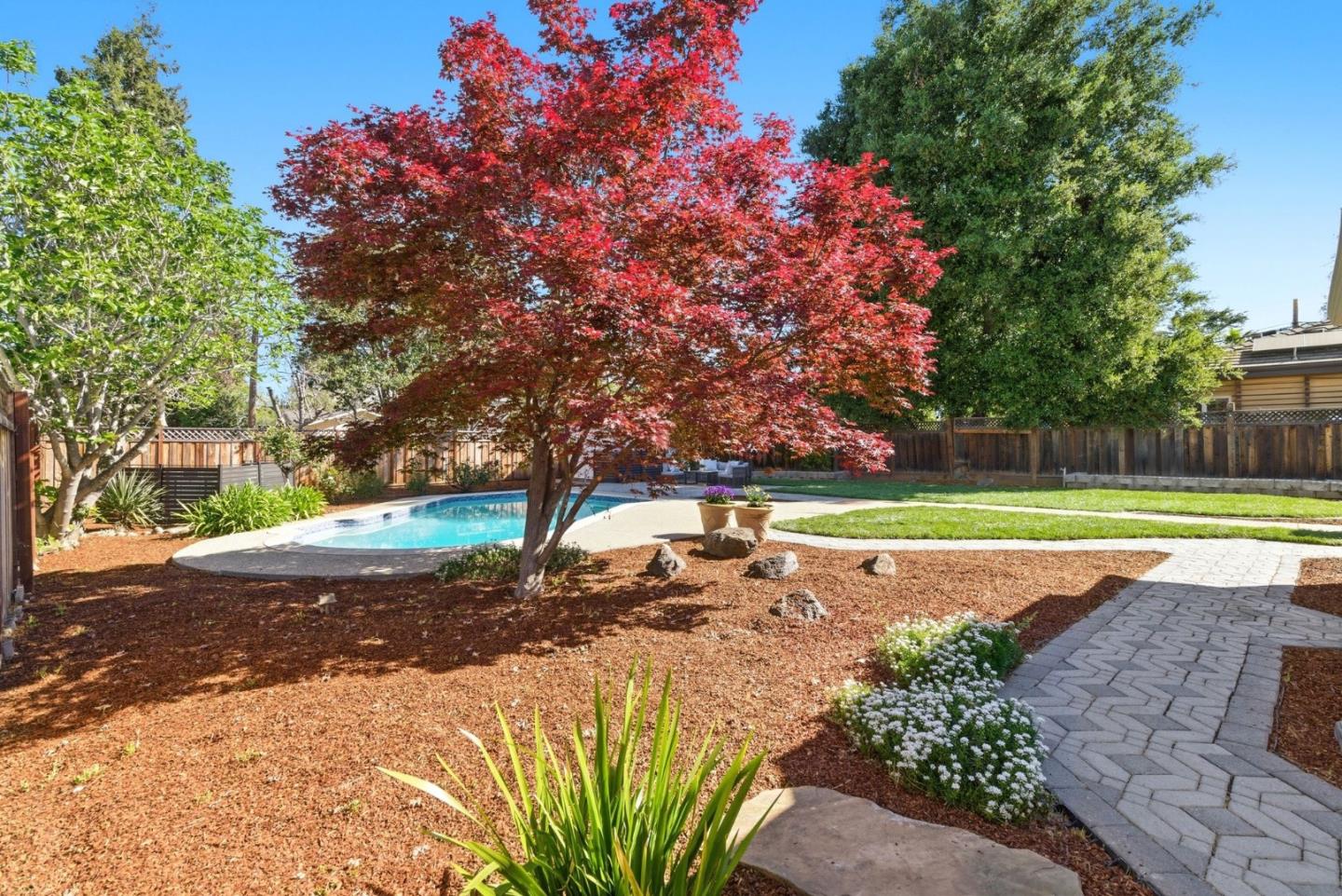 Detail Gallery Image 25 of 28 For 979 Stanley Ave, Los Altos,  CA 94024 - 3 Beds | 2/1 Baths