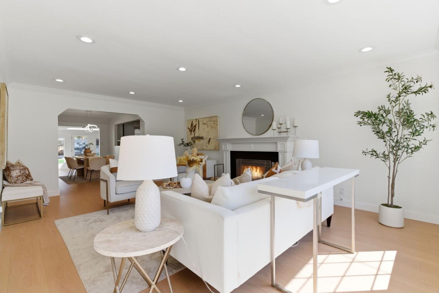 Detail Gallery Image 4 of 28 For 979 Stanley Ave, Los Altos,  CA 94024 - 3 Beds | 2/1 Baths