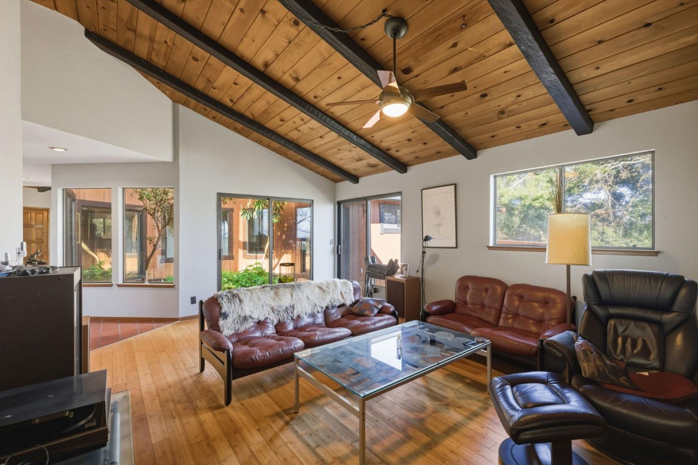 Detail Gallery Image 21 of 84 For 917 Holly Rd, Belmont,  CA 94002 - 4 Beds | 3 Baths