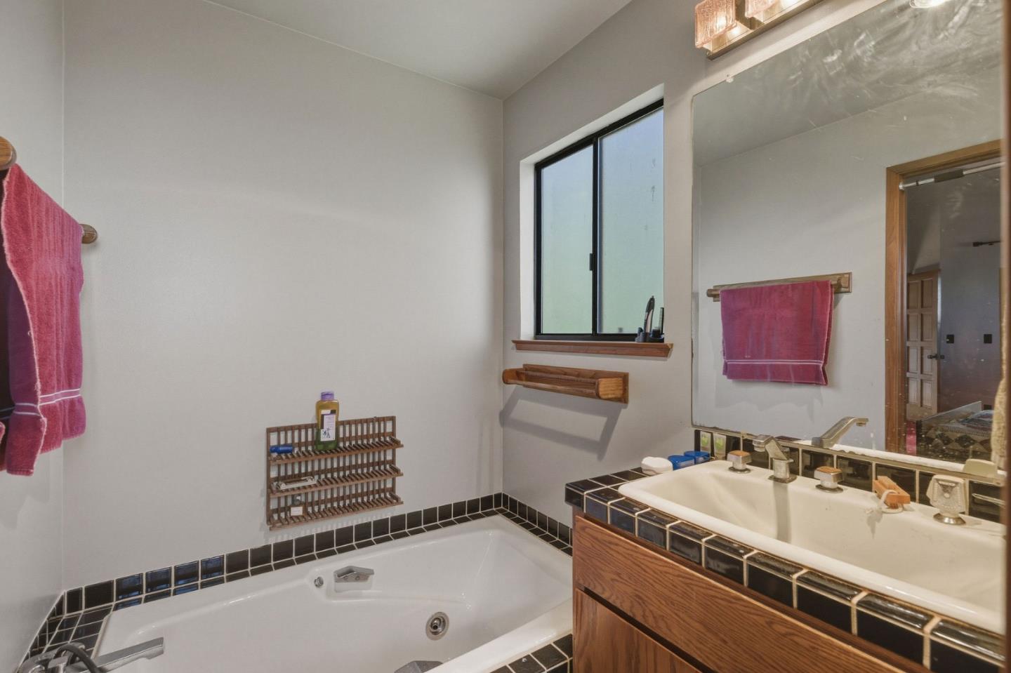 Detail Gallery Image 73 of 84 For 917 Holly Rd, Belmont,  CA 94002 - 4 Beds | 3 Baths