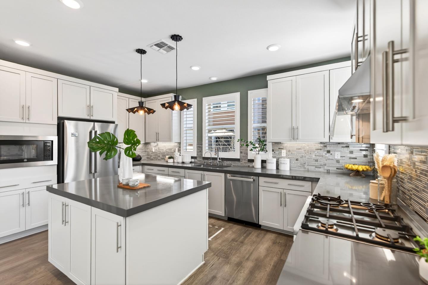 Detail Gallery Image 15 of 38 For 2268 Mora Pl, Mountain View,  CA 94040 - 3 Beds | 3/1 Baths