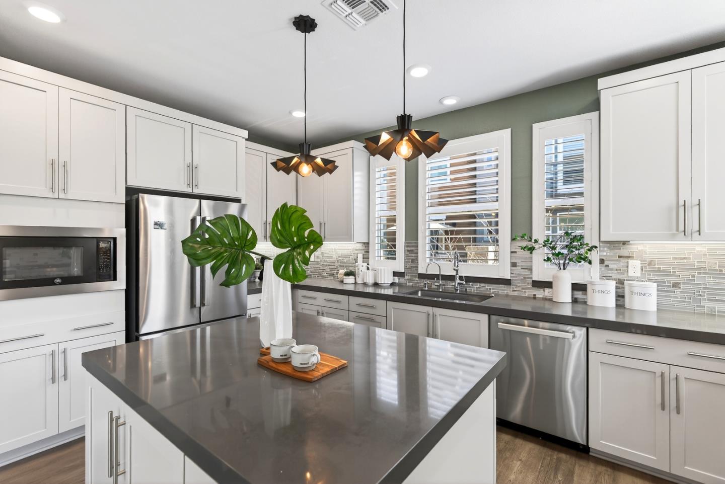 Detail Gallery Image 19 of 38 For 2268 Mora Pl, Mountain View,  CA 94040 - 3 Beds | 3/1 Baths