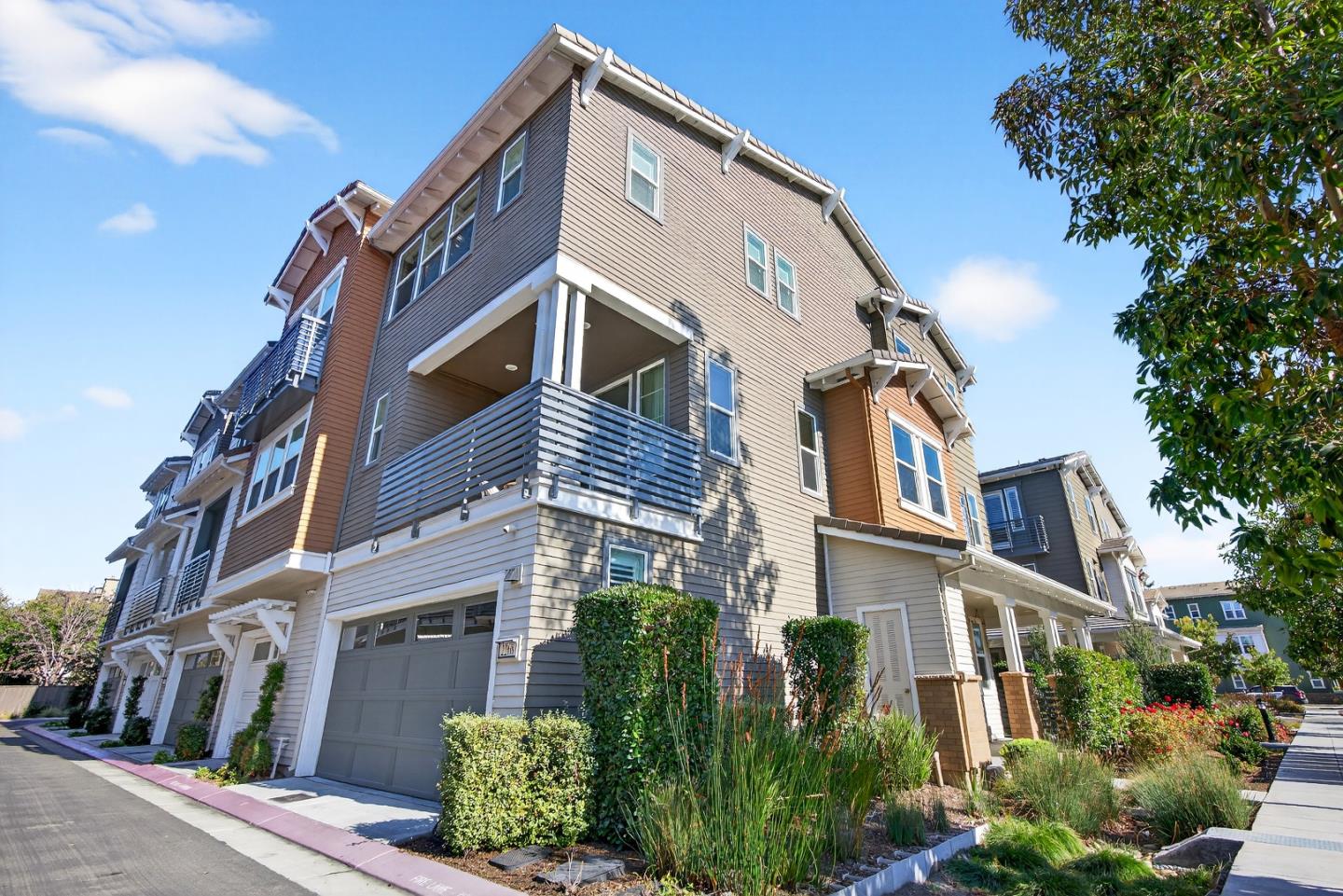 Detail Gallery Image 33 of 38 For 2268 Mora Pl, Mountain View,  CA 94040 - 3 Beds | 3/1 Baths