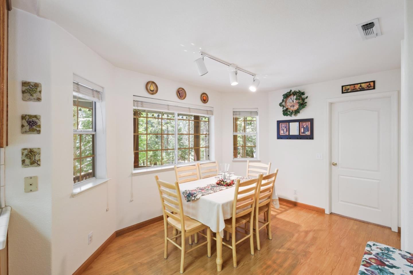 Detail Gallery Image 8 of 44 For 17256 Mount Elizabeth Dr, Sonora,  CA 95370 - 3 Beds | 2 Baths