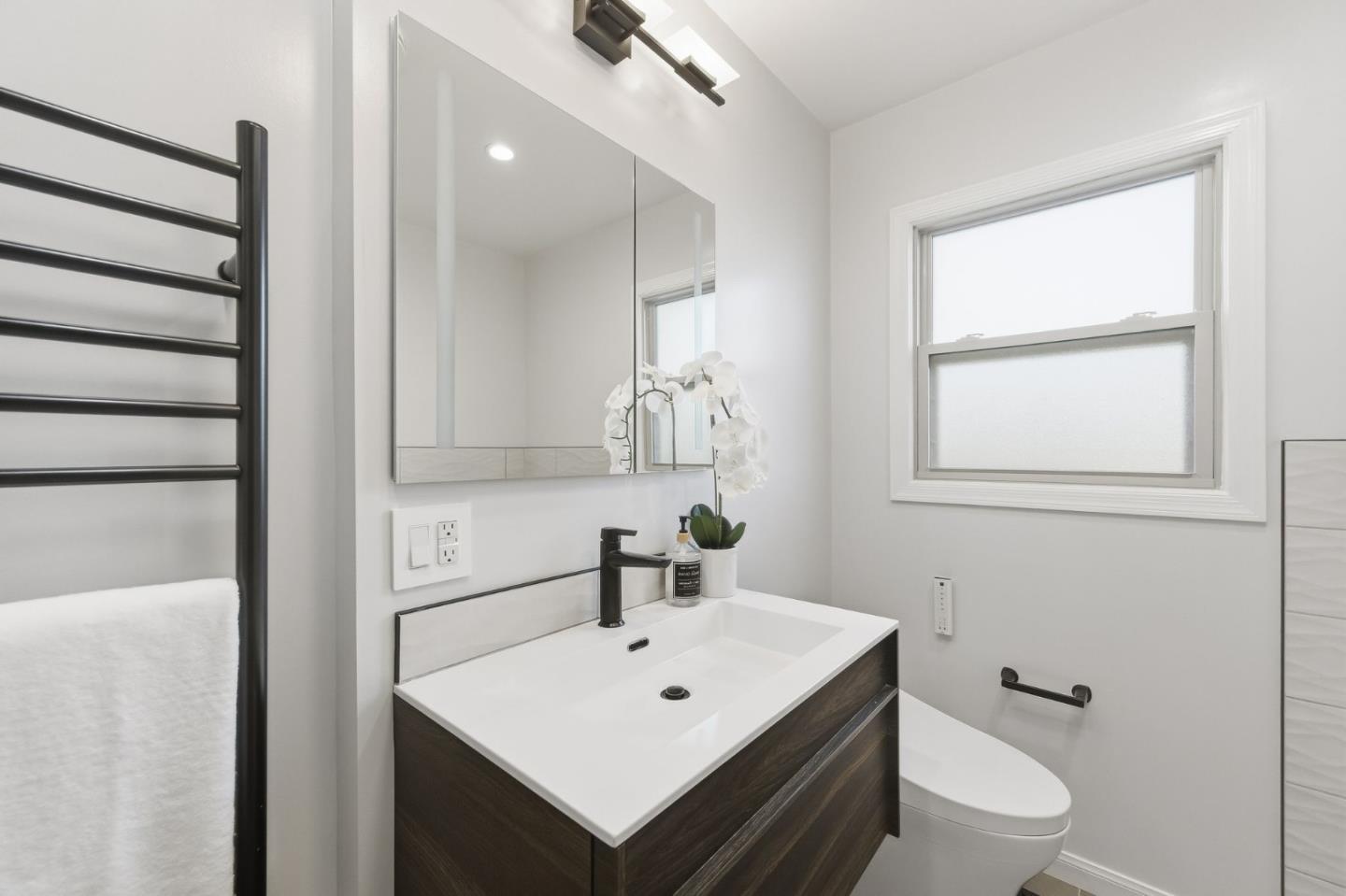 Detail Gallery Image 16 of 39 For 583 Hawthorne Ave, San Bruno,  CA 94066 - 3 Beds | 2 Baths