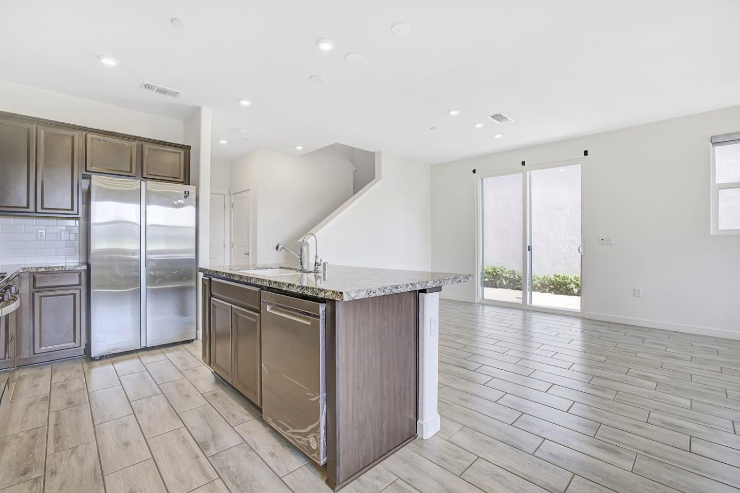 Detail Gallery Image 13 of 40 For 117 E Central Pkwy, Mountain House,  CA 95391 - 3 Beds | 2/1 Baths