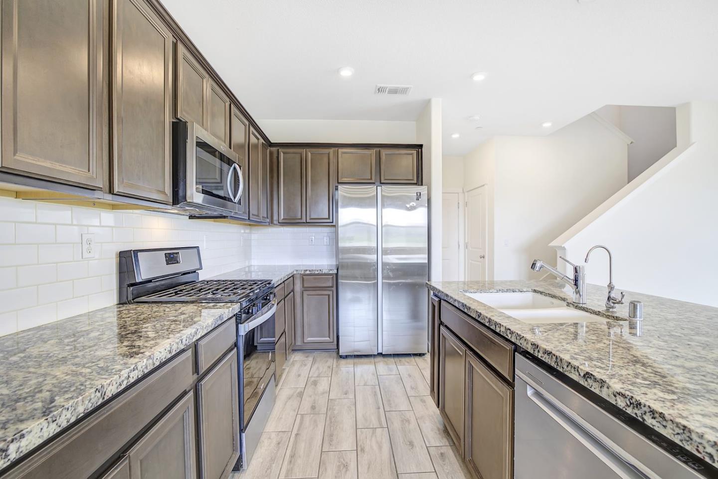 Detail Gallery Image 15 of 40 For 117 E Central Pkwy, Mountain House,  CA 95391 - 3 Beds | 2/1 Baths