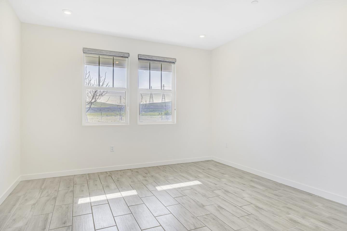 Detail Gallery Image 17 of 40 For 117 E Central Pkwy, Mountain House,  CA 95391 - 3 Beds | 2/1 Baths