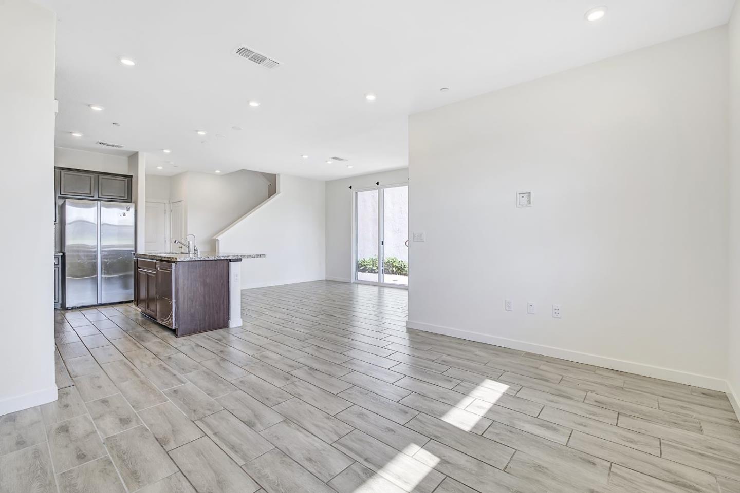 Detail Gallery Image 18 of 40 For 117 E Central Pkwy, Mountain House,  CA 95391 - 3 Beds | 2/1 Baths