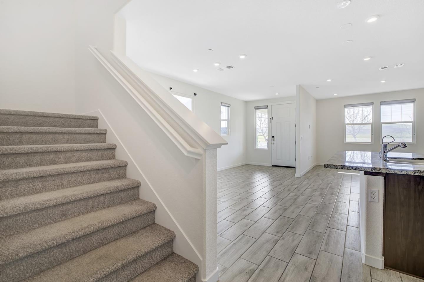 Detail Gallery Image 21 of 40 For 117 E Central Pkwy, Mountain House,  CA 95391 - 3 Beds | 2/1 Baths