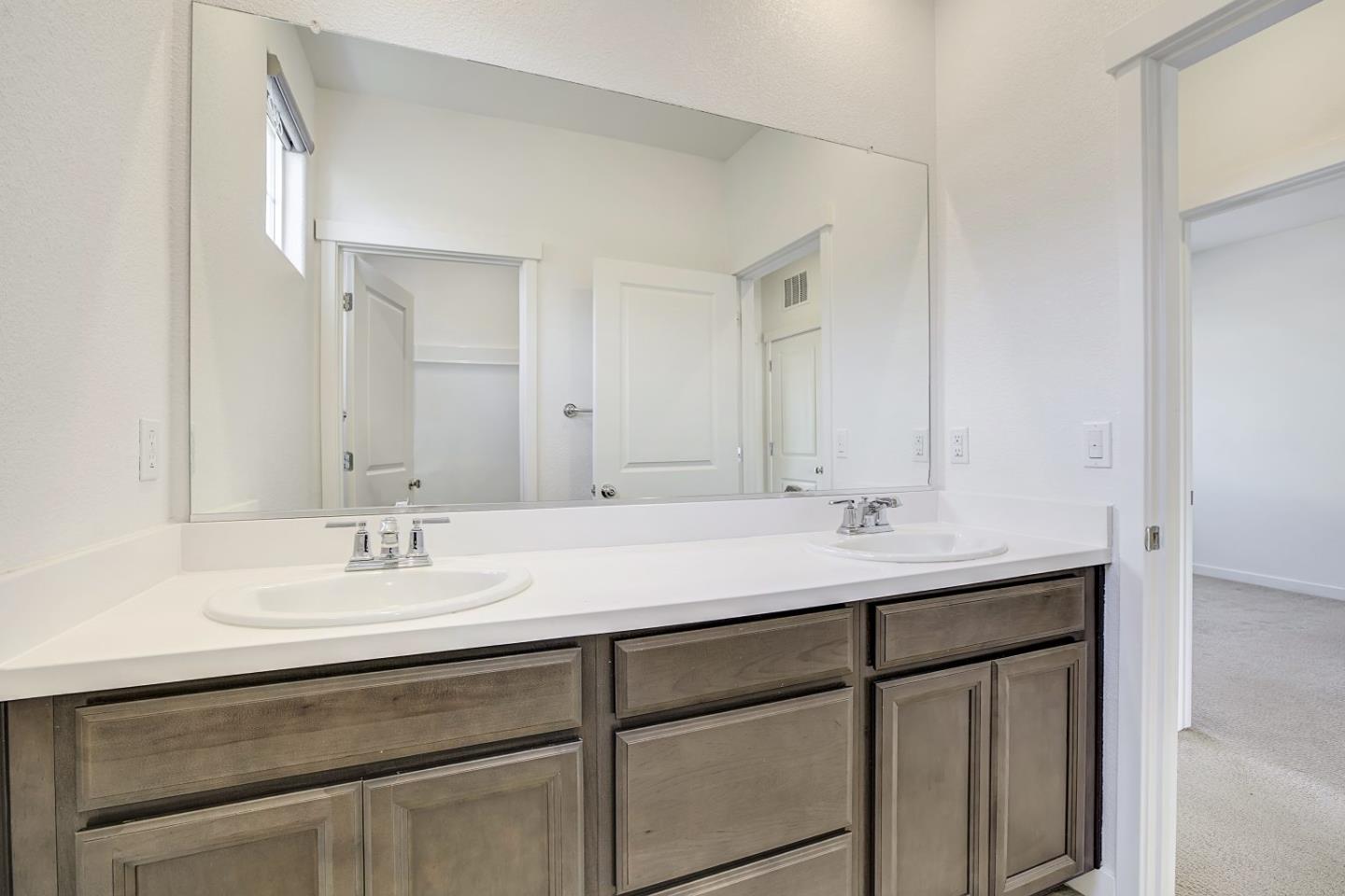 Detail Gallery Image 28 of 40 For 117 E Central Pkwy, Mountain House,  CA 95391 - 3 Beds | 2/1 Baths