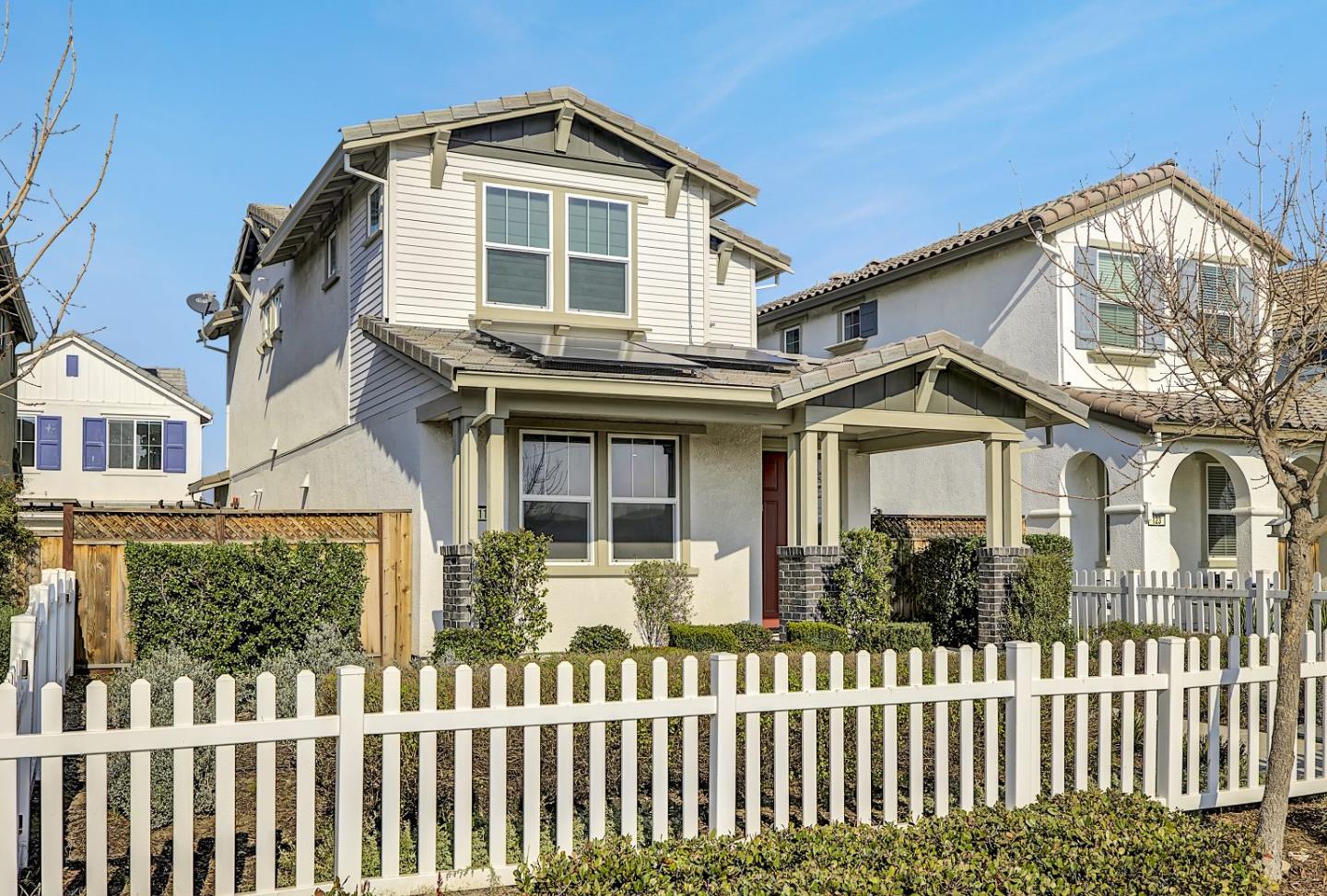 Detail Gallery Image 3 of 40 For 117 E Central Pkwy, Mountain House,  CA 95391 - 3 Beds | 2/1 Baths