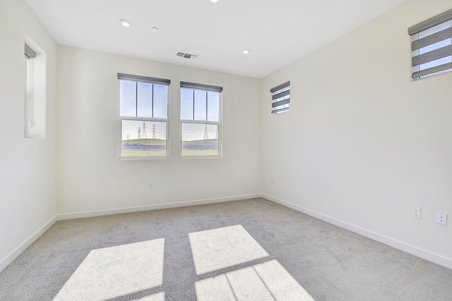 Detail Gallery Image 31 of 40 For 117 E Central Pkwy, Mountain House,  CA 95391 - 3 Beds | 2/1 Baths