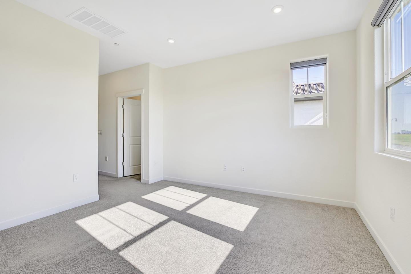 Detail Gallery Image 32 of 40 For 117 E Central Pkwy, Mountain House,  CA 95391 - 3 Beds | 2/1 Baths