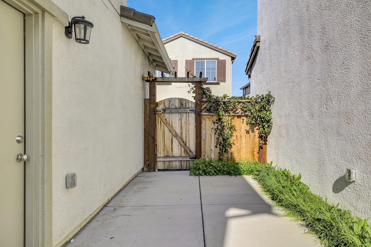 Detail Gallery Image 38 of 40 For 117 E Central Pkwy, Mountain House,  CA 95391 - 3 Beds | 2/1 Baths