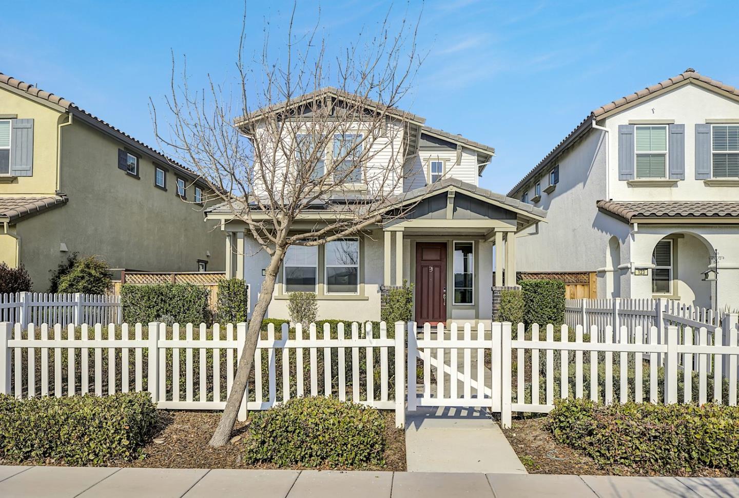 Detail Gallery Image 4 of 40 For 117 E Central Pkwy, Mountain House,  CA 95391 - 3 Beds | 2/1 Baths