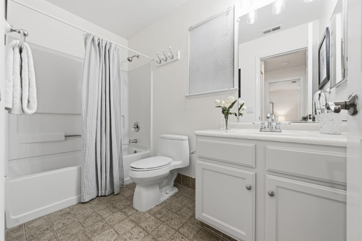 Detail Gallery Image 11 of 26 For 805 N San Antonio Rd, Los Altos,  CA 94022 - 3 Beds | 2 Baths