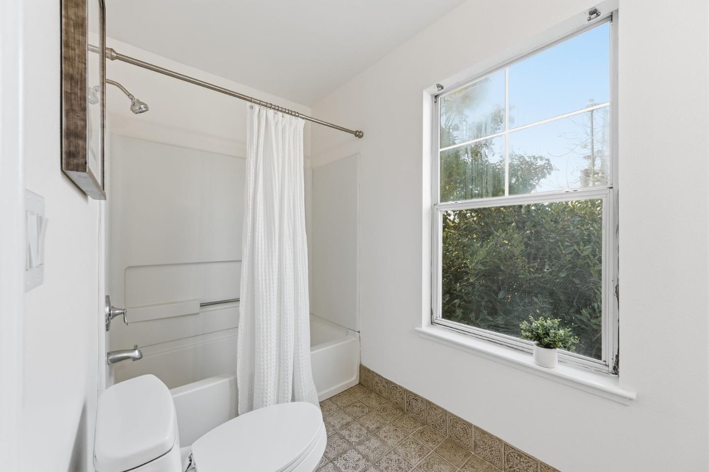 Detail Gallery Image 17 of 26 For 805 N San Antonio Rd, Los Altos,  CA 94022 - 3 Beds | 2 Baths