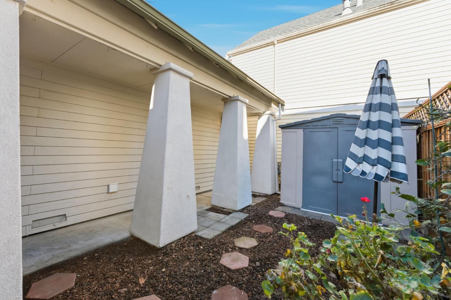 Detail Gallery Image 25 of 26 For 805 N San Antonio Rd, Los Altos,  CA 94022 - 3 Beds | 2 Baths