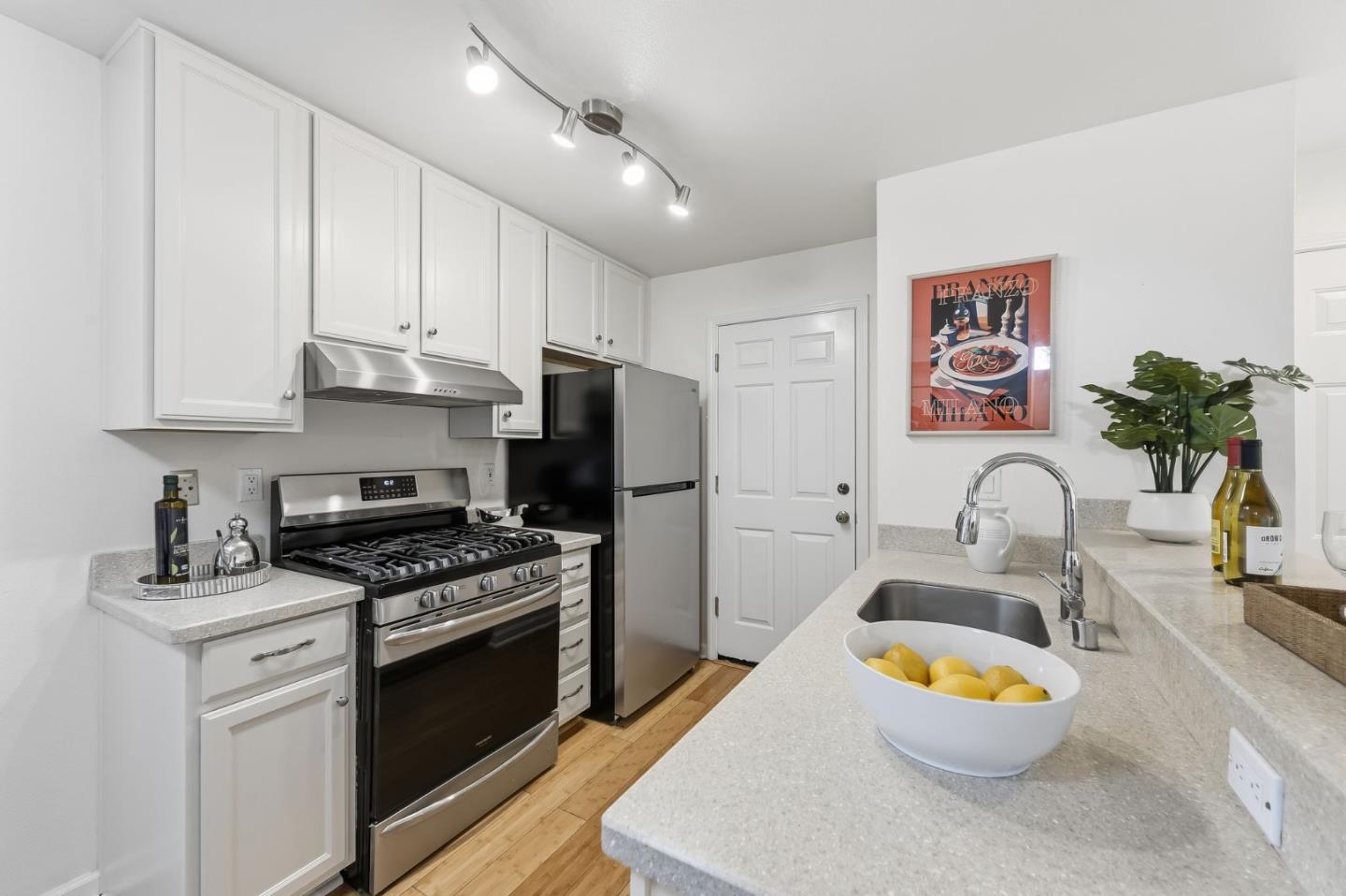 Detail Gallery Image 7 of 26 For 805 N San Antonio Rd, Los Altos,  CA 94022 - 3 Beds | 2 Baths