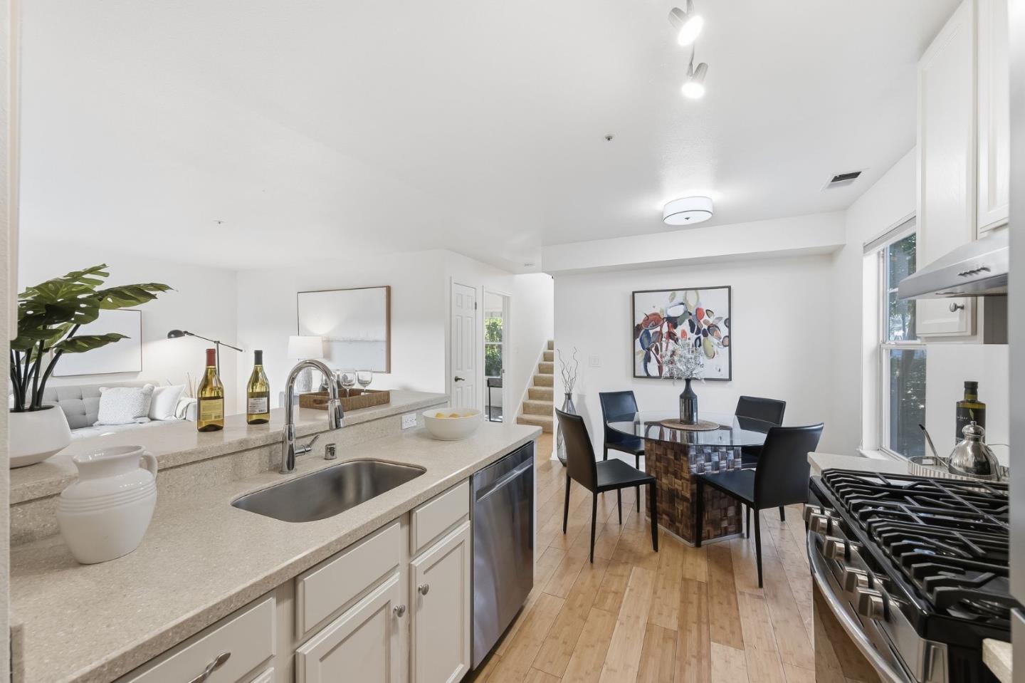 Detail Gallery Image 8 of 26 For 805 N San Antonio Rd, Los Altos,  CA 94022 - 3 Beds | 2 Baths