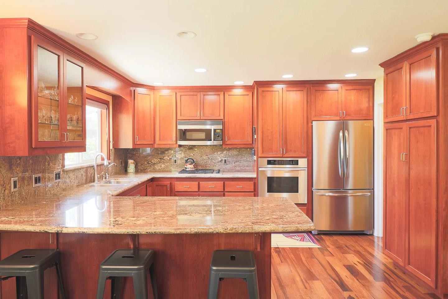 Detail Gallery Image 9 of 13 For 6600 Guerneville Rd, Sebastopol,  CA 95472 - 3 Beds | 2/1 Baths