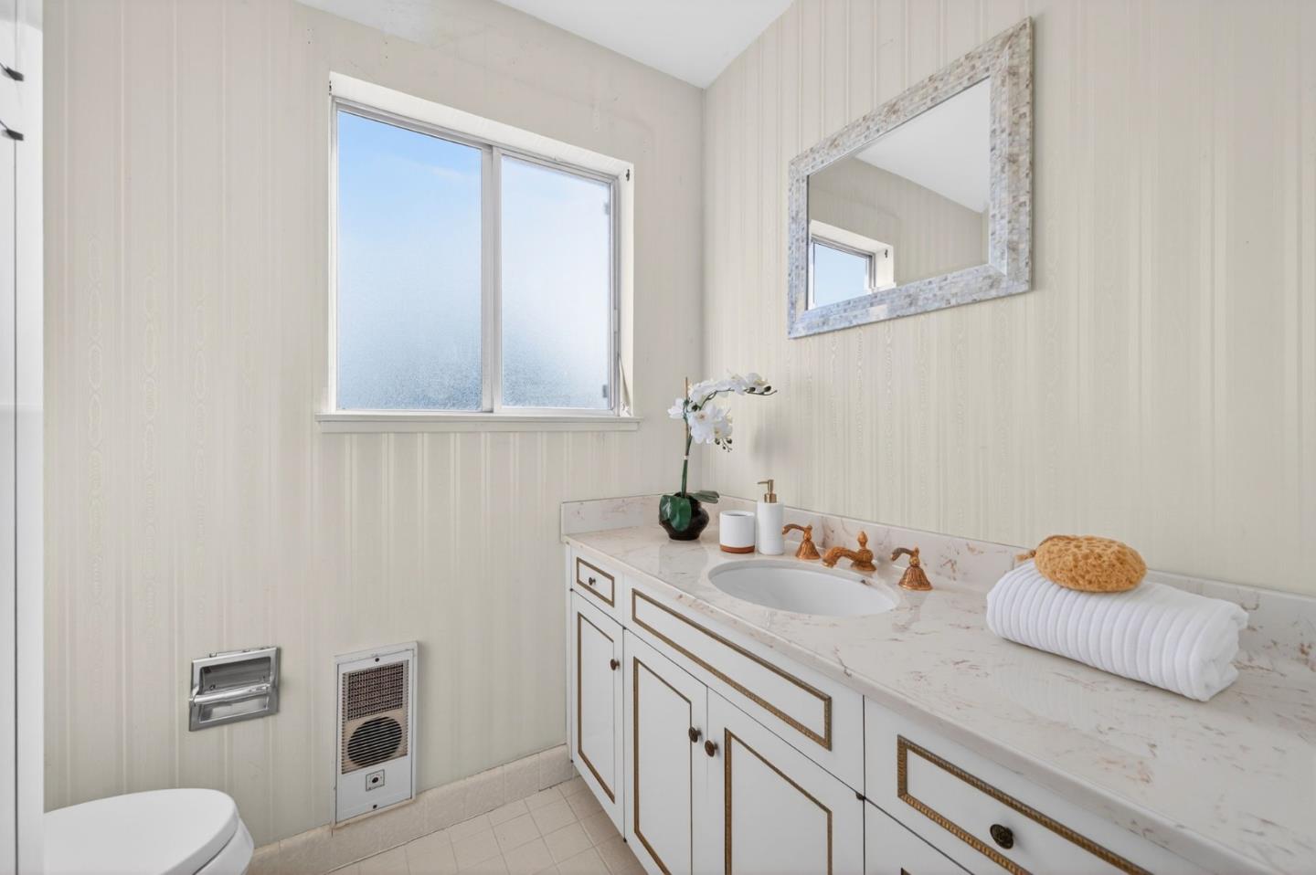 Detail Gallery Image 16 of 76 For 1822 Sebastian Dr, Burlingame,  CA 94010 - 4 Beds | 2/1 Baths