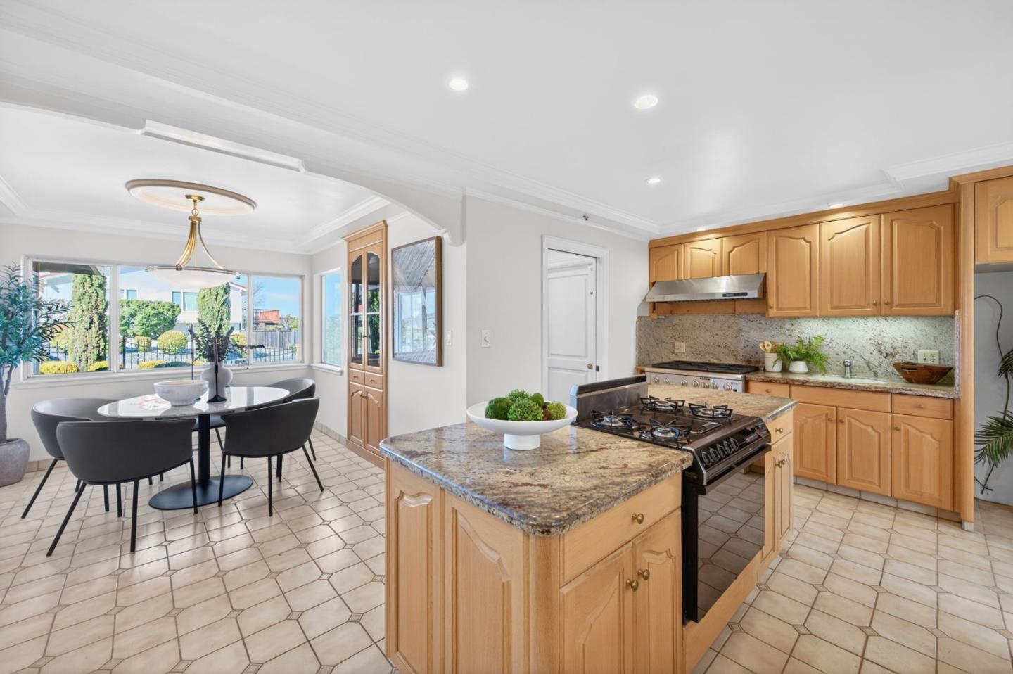 Detail Gallery Image 30 of 76 For 1822 Sebastian Dr, Burlingame,  CA 94010 - 4 Beds | 2/1 Baths